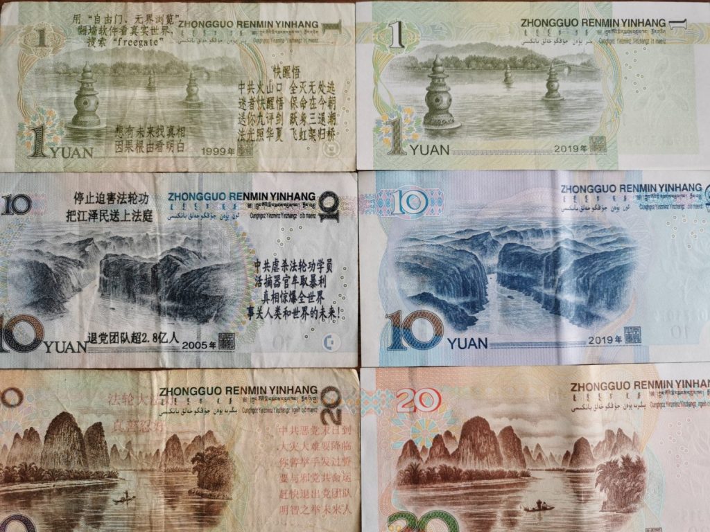 Falun-Gong-Anhänger ließen chinesische Geldscheine mit politischen Botschaften bedruckt - in ähnlicher Farbe wie die offiziellen Muster. Auf der Zehn-Yuan-Note steht beispielsweise: "Bringt Jiang Zemin vor Gericht", auf der Zwanzig-Yuan-Note: "Falun Gong steht für Warheit, Barmherzigkeit und Nachsicht."