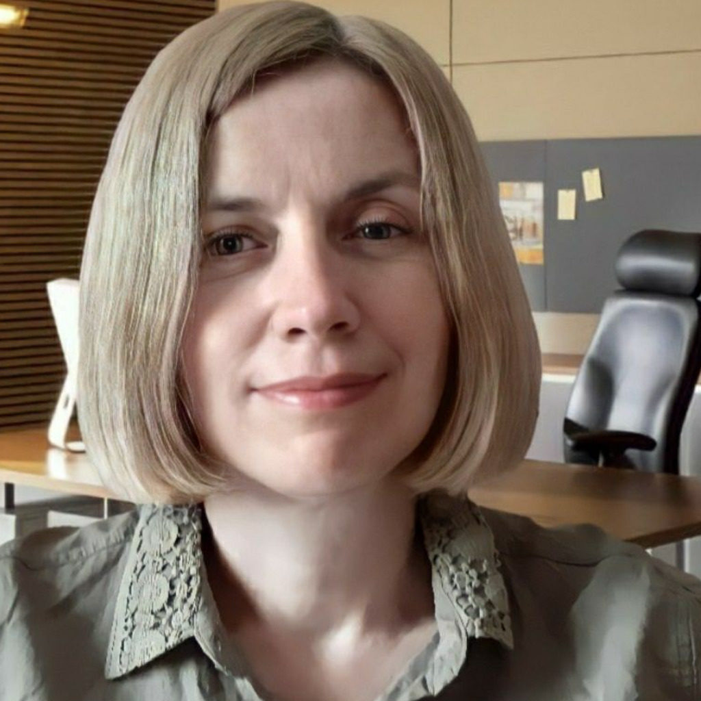 Auf dem Foto sieht man Julia Sokolova, sie ist eine der ukrainische Lehrerinnen im Länder-Labyrintht