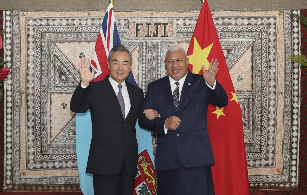 An ihm biss sich Wang Yi die Zähne aus: Fidschis Premierminister Josaia Voreqe Bainimarama am  Montag in Suva. Chinas Außenminister reiste in verschiedene Inselstaaten des Pazifiks, um Bündnisse zu schließen.