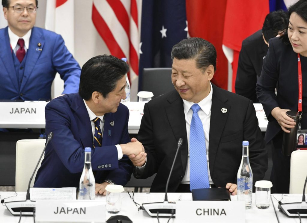 Auf Arbeitsebene klappte es dann doch: Shinzo Abe und Xi Jinping bei G20-Treffen in Osaka 2019.
