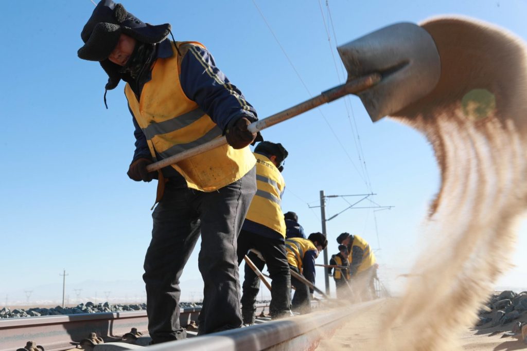 Handarbeit: Neubau der Dunhuang Railway in Gansu.