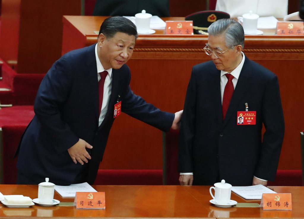 Xi Jinping und Hu Jintao am Eröffnungstag des KP-Parteitags