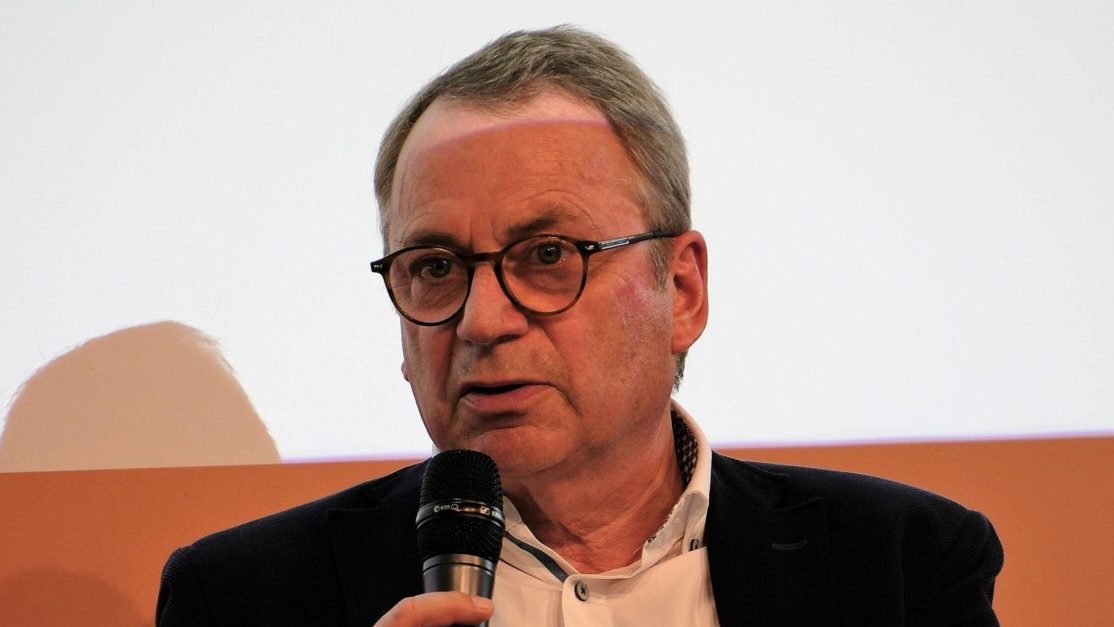 Man sieht Udo Beck im Gespräch, er ist der aktuelle VBE-Vorsitzende