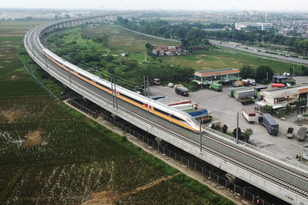 China Indonesien: Chinas Vorzeigeprojekt in Indonesien: Die Hochgeschwindigkeits-Trasse Jakarta-Bandung