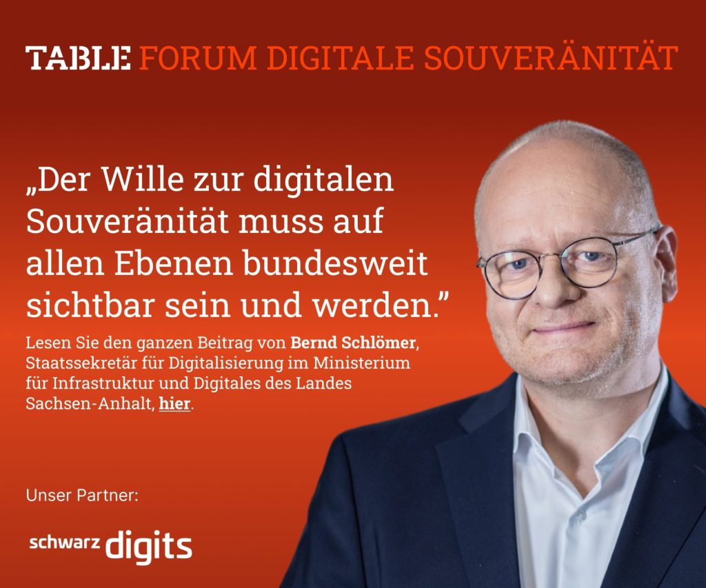 Table.Forum Digitale Souveränität. Der Wille zur digitalen Souveränität muss auf allen Ebenen bundesweit sichtbar sein und werden. Lesen Sie den Beitrag von Bernd Schlömer hier. schwarz digits